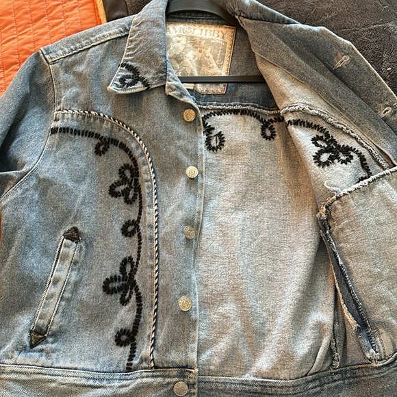 Retro style denim jacket. - Picture 5 of 5